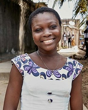 Олівія Ака (Olivia Aka) має цукровий діабет 1-го типу та живе в Кот-д’Івуар.